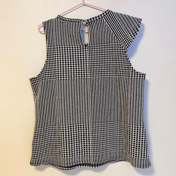 Dolan Left Coast Callan Ruffled Asymmetrical Blouse Black White Houndstooth L - Picture 5 of 5